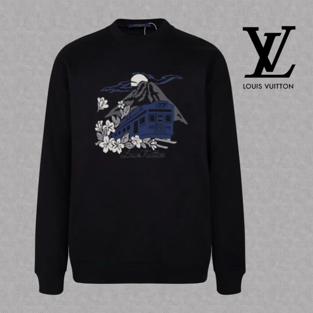 🅿️250 hot style on the shelves🔥❗ 💫〖Louis Vuitton LV〗 Fashionable round neck sweatshirt, casually matched with various styles, it is perfectly handsome😎The whole dress is made of double waistcoats, which makes the whole dress more three-dimensional. Not ordinary factories can do such fine work. The 2025 spring style counters are on sale, exquisite round neck terry sweatshirt, high-end double-strand pure cotton Customized drawstring ribs are dyed in the same vat and are complete with three standards. The chest craftsmanship adopts a simple and elegant pattern on the chest, which is easy to control for any age group! Fit and comfortable! Customized thickened 440g terry sweatshirt fabric, soft and comfortable to the touch, with a three-dimensional shape! 🙌🏻 It’s also very breathable, so it’s a versatile style that can be worn with any outfit! ✔Color: Black White Apricot Size: S M L XL 2XL